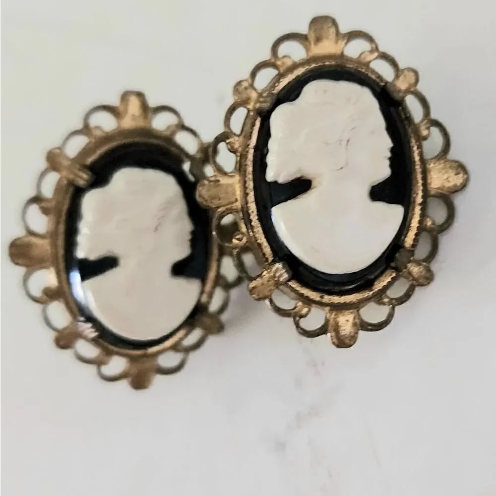 Vintage Cameo earings clip Goldtone White On Black Unbranded